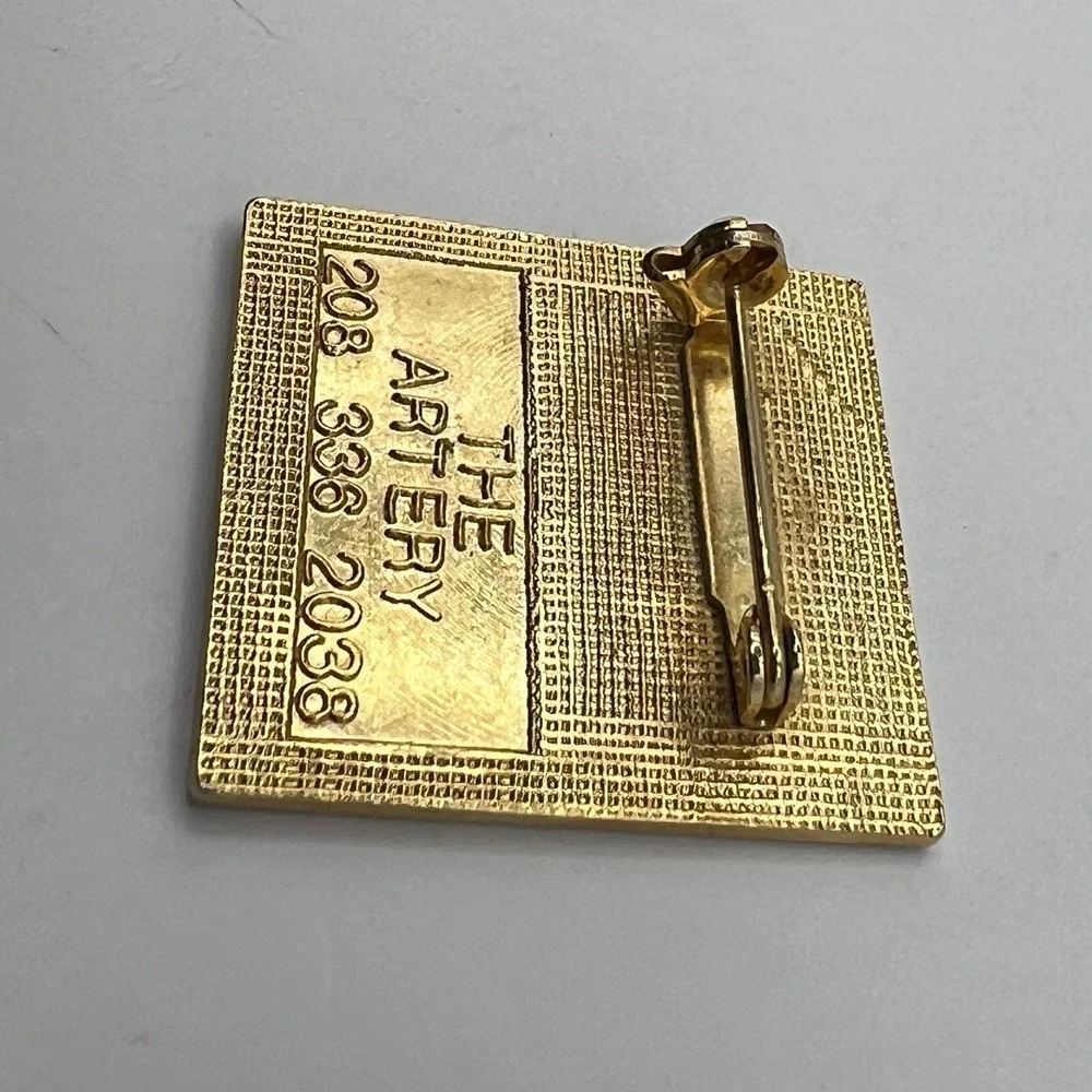 Vintage Boise Basin Quilters Pin‎ Gold Tone Purple Green Enamel 1983 1993